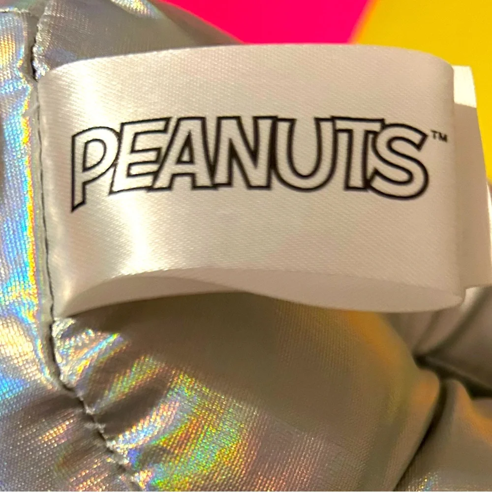 2025 Holographic SNOOPY 75 year Collectible Snoopy Dog - Picture 5 of 6